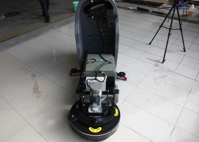 Easy Operation Industrial Floor Cleaning Machines , Industrial Floor Cleaners Scrubbers 0
