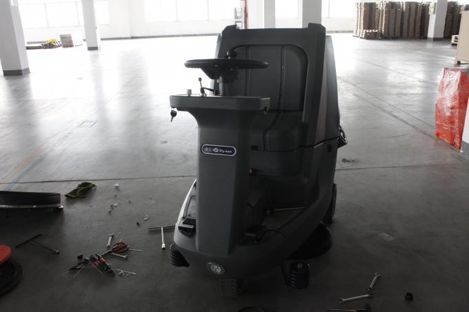 1160mm Squeegee Width Floor Cleaning Equipment , Ride On Floor Cleaner Machine 0