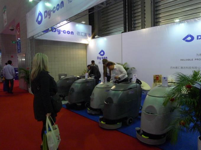 OEM Professional Commercial Floor Cleaning Machines , Commercial Floor Scrubber Machine 0
