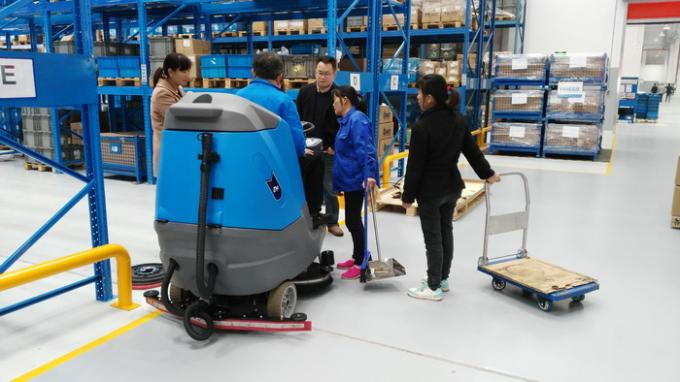 180L Professional Ride On Floor Sweeper Floor Cleaning Machine For Big Area 0