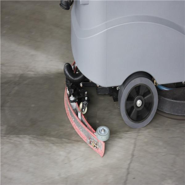 Ride On Type Floor Scrubbing Machine For Duty Free Store No Radiation 0